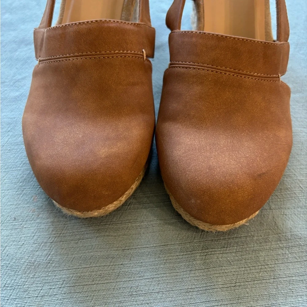 Easy Street Tan Wedge Sandals 9.5 Adjustable Strap EUC